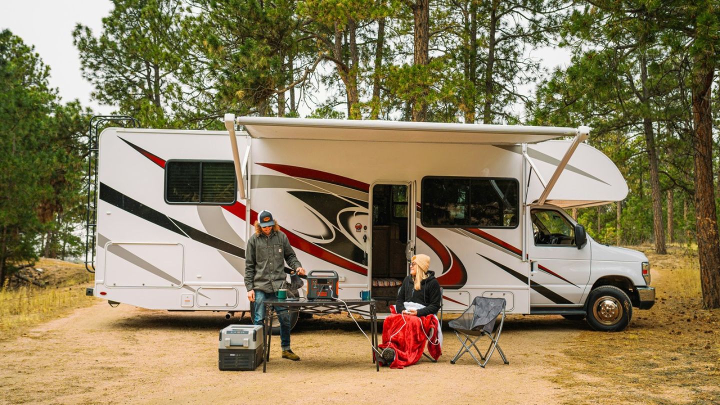 couple waiting for mobile rv repair man